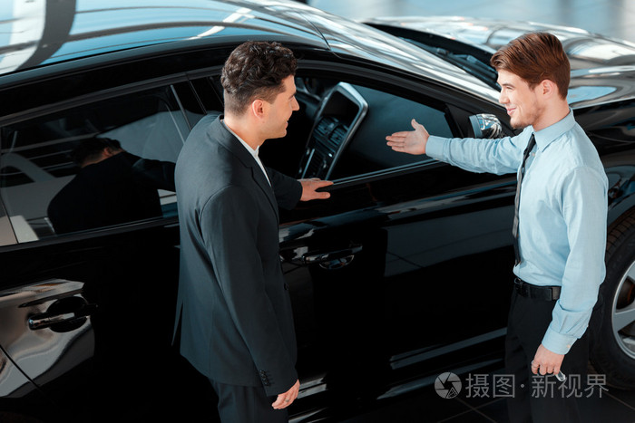 汽車(chē)銷(xiāo)售的藝術(shù) 從建立信任到完成交易的談話(huà)指南