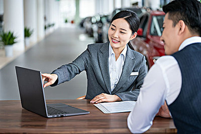 汽車(chē)銷(xiāo)售 洞察市場(chǎng)脈動(dòng)，駕馭職業(yè)未來(lái)